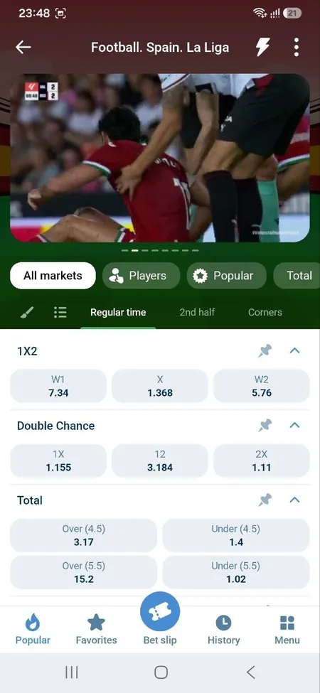 1xBet Android app screenshot: live video stream of a La Liga match with betting markets below